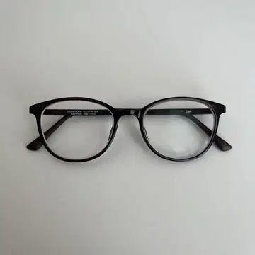 브라운 직사각형 프레임 안경