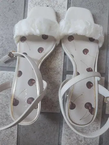 CherryCollection 체리 힐 스트랩 샌들 아이보리 L