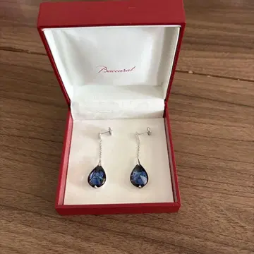 Baccarat 파란색 드롭형 귀걸이