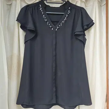 블랙 프릴 소매 비즈 장식 블라우스