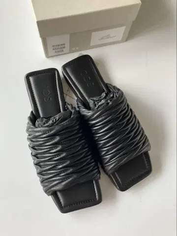 새상품 COS 샌들 37 블랙