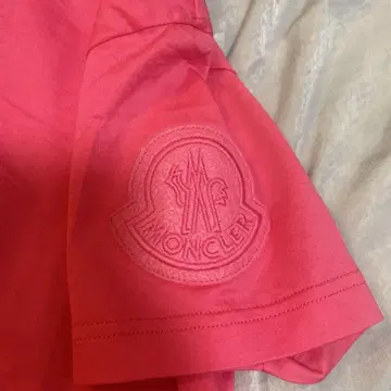 [컨디션 최상] MONCLER 핑크 반팔 T셔츠