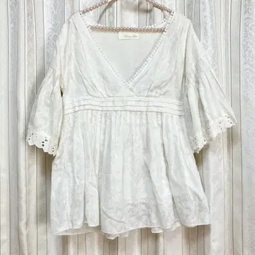 유나이티드 애로우즈 V넥 튜닉 블라우스 5부 소매