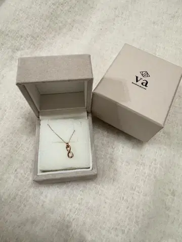 VA 븨에 반돔 아오야마 아이 인피니티 페어 목걸이