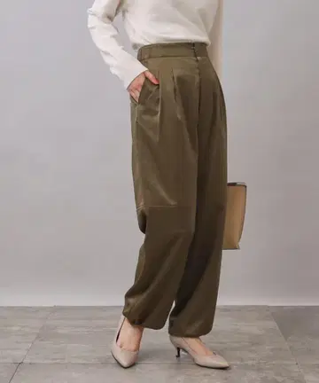 새상품급 UNTITLED 새틴 파라슈트 팬츠
