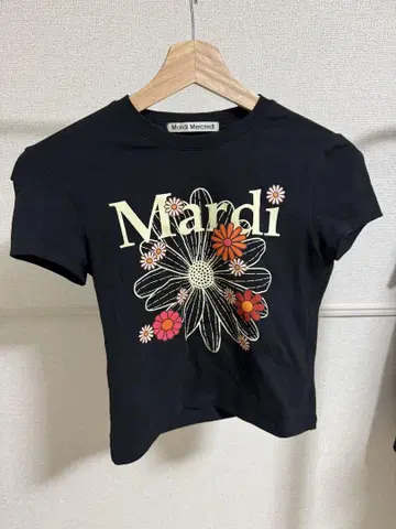 Mardi Mercredi 블랙 티셔츠