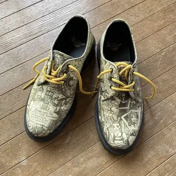 Dr. Martens 3홀