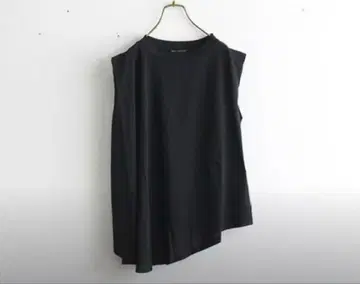 mizuiro ind 블랙 슬리브리스 비대칭 풀오버