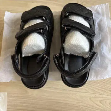 블랙 컴포트 샌들 스트랩 포함