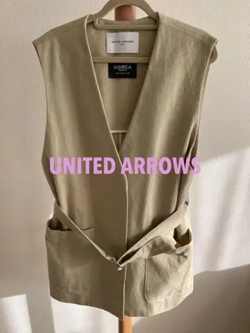 새상품급 UNITED ARROWS 베이지 슬리브리스 베스트