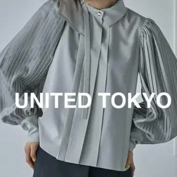 유나이티드 도쿄 볼륨 플리츠 블라우스