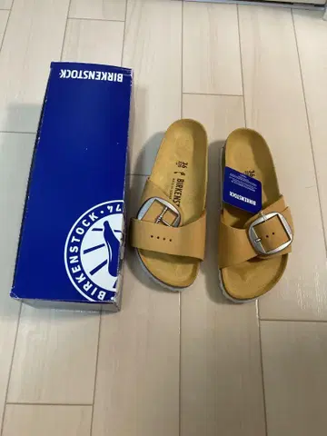 BIRKENSTOCK 샌들