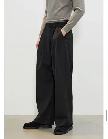 Musinsa VTWO Two-Tuck Wide Slacks_Black