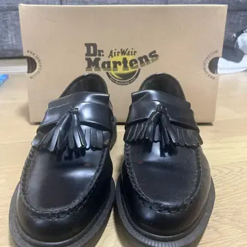 Dr. Martens 블랙 로퍼