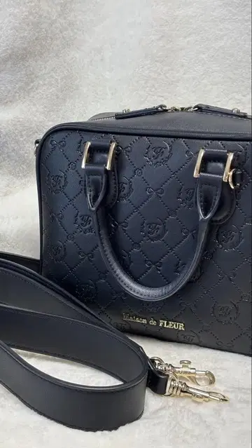 Maison de FLEUR 메종 드 플뢰르 모노그램 숄더백