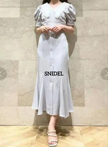 SNIDEL 자수 화이트 칼라 머메이드 원피스