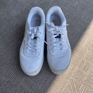 PUMA niziu 모델 통굽 화이트 가죽 스니커즈
