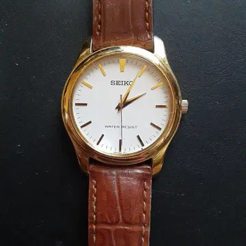 B-67 SEIKO 쿼츠 화이트/골드 B18 슬슬 배터리 교체 시기입니다