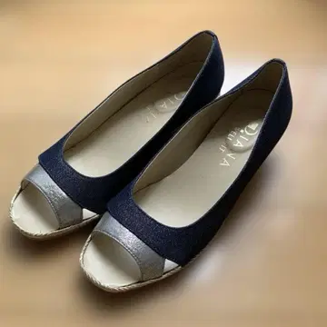 DIANA 반짝이는 라메 믹스 웨지솔 샌들 24cm