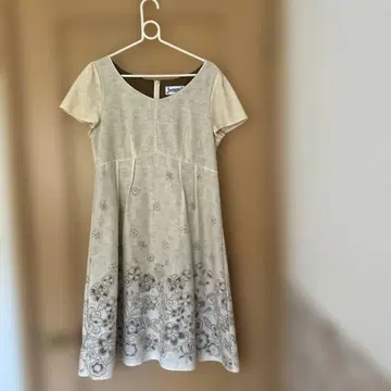 호코모모라 플라워 자수 레이스 무릎 기장 원피스 플레어 반팔 42