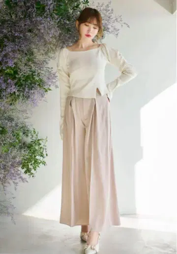 Her lip to Front Tuck Wide Pants