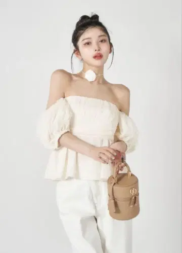 Darich 다리치 튤 도킹 오프숄 블라우스