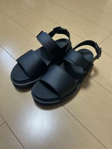 닥터마틴 샌들