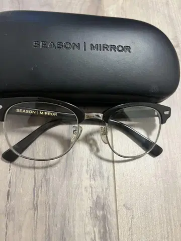 SEASON MIRROR