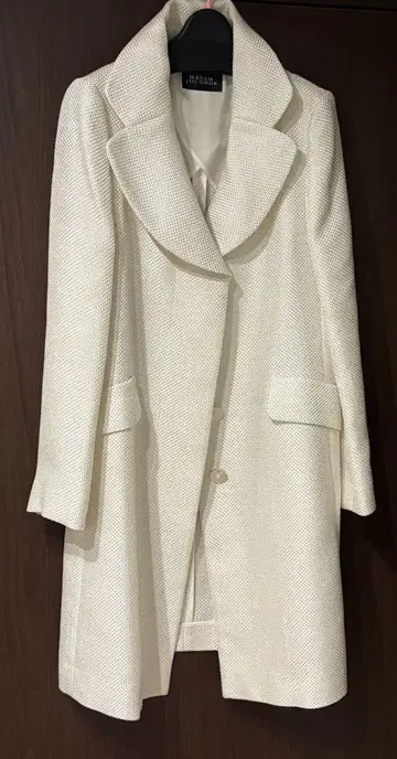 화이트 더블 브레스트 코트