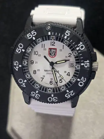 초특가 미사용 새상품 Luminox SERES 3000 V3 남성용 QZ