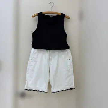 [새상품급] ILLS 화이트 하프 팬츠와 블랙 탱크탑 세트