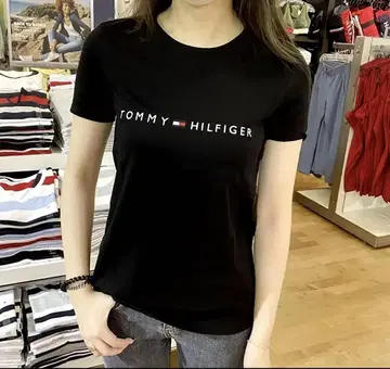 TOMMY HILFIGER 블랙 반팔 티셔츠