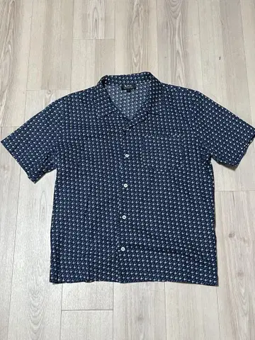 a.p.c 패턴 셔츠