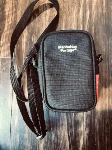 Manhattan Portage 블랙 숄더백