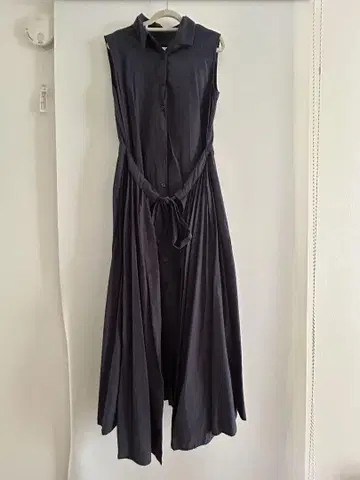 Spick & span 다크 네이비 슬리브리스 셔츠 원피스