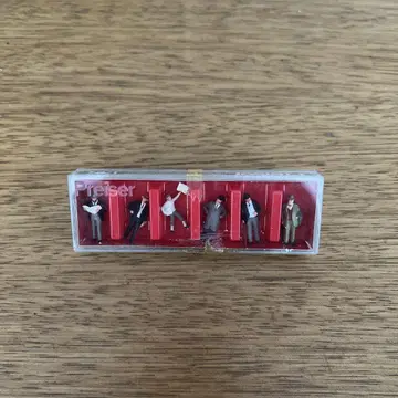 미사용 Preiser 12133 1900년대 역에서?