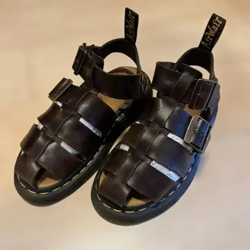 Dr. Martens 다크 브라운 샌들 22.5cm
