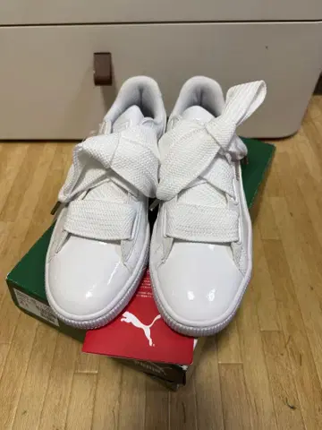 새상품 미사용 PUMA 바스켓 하트 페이턴트 25cm