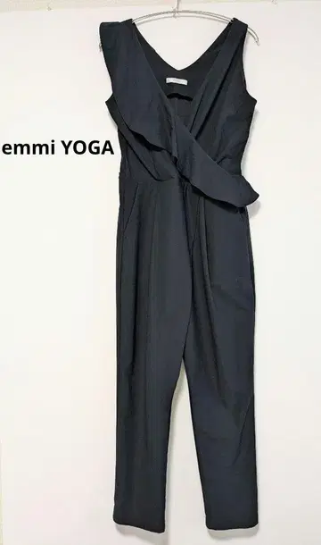 emmi YOGA 에미요가 올인원 프릴 비대칭 크롭