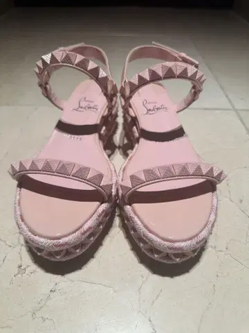 Christian Louboutin 핑크 샌들