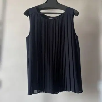 UNITED ARROWS 유나이티드 애로우즈 플리츠 슬리브리스 블라우스