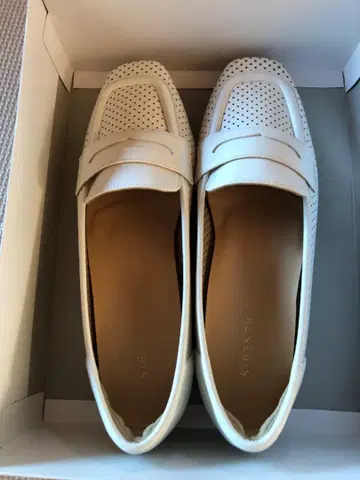 23.5cm [베네비스] 펀칭 가죽/코인 로퍼/슬립온/화이트