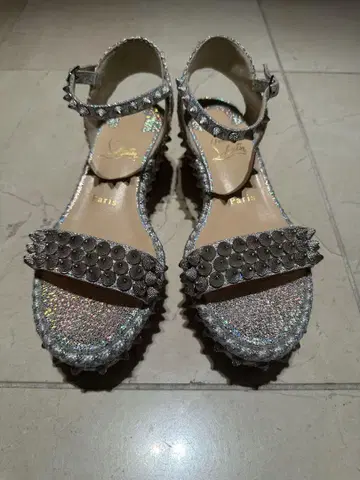 Christian Louboutin 글리터 실버 샌들