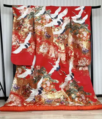 빨간색 바탕 학과 꽃 자수 우치카케 63