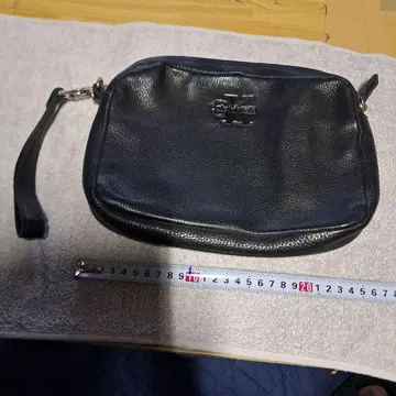 Calvin Klein 블랙 가죽 클러치백