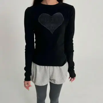 nightfruiti Heart bomb sleeve tee black
