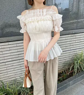 SNIDEL 오프숄더 프릴 블라우스 IVR