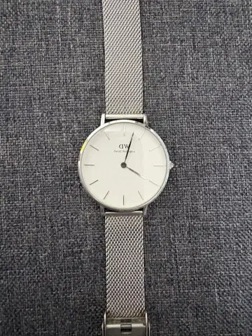 Daniel Wellington DW00100134 실버 메쉬 시계