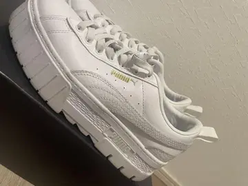 PUMA 화이트 통굽 스니커즈