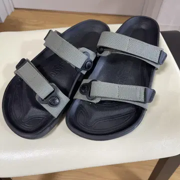 Teva 샌들 카키색
